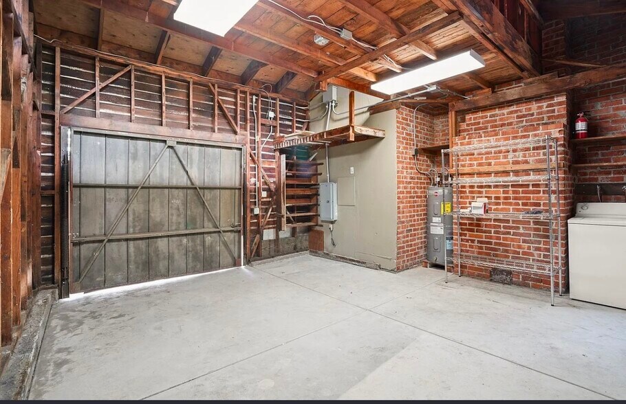 Building Photo - 3609 Walnut St