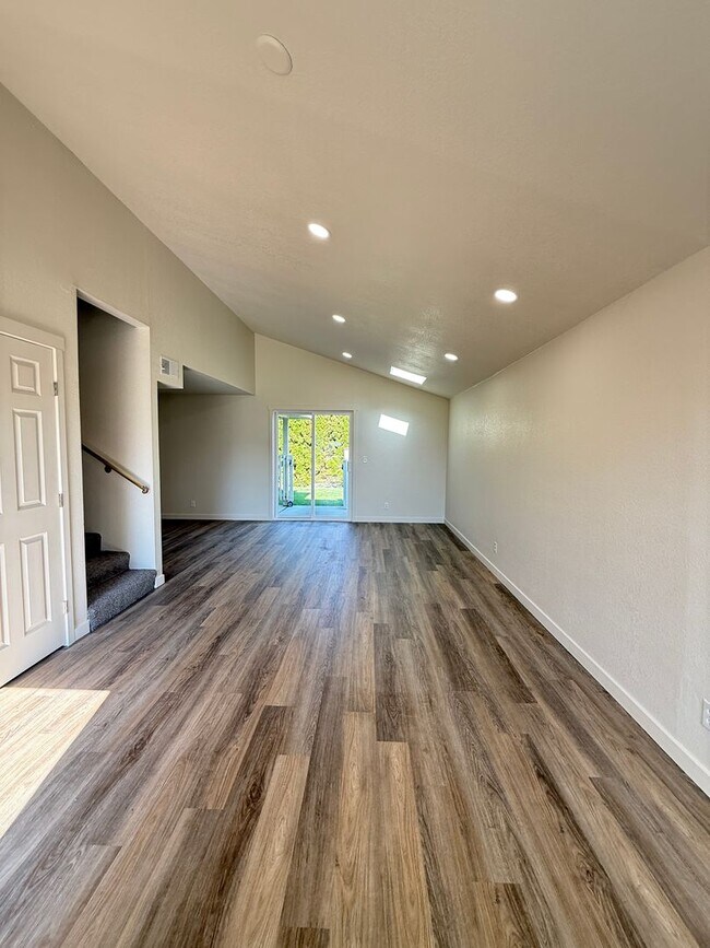 Building Photo - 371816