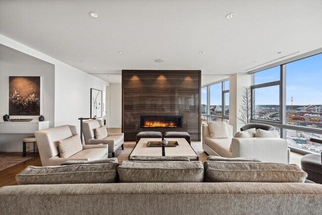 Building Photo - Millennium Tower - 2 bedrooms + den