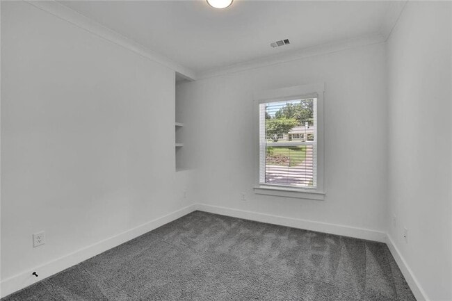 Building Photo - 6181 Shoreland Cir