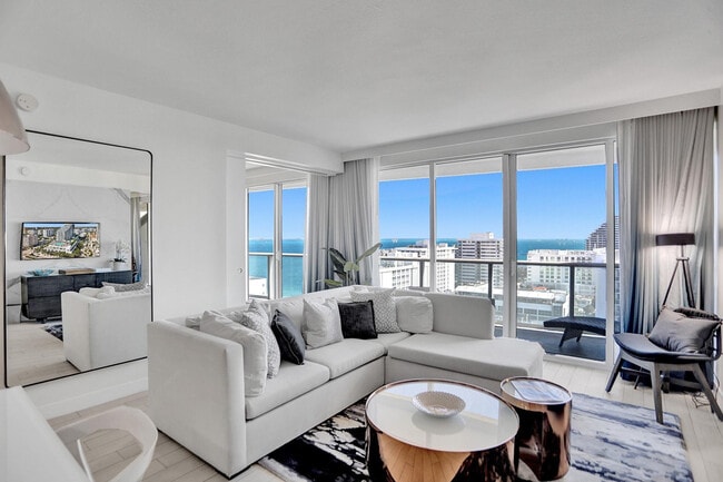 Building Photo - 3101 Bayshore Dr