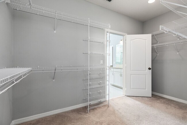 Building Photo - PRATICALLY BRAND NEW HOME IN GATED COMMUNITY!