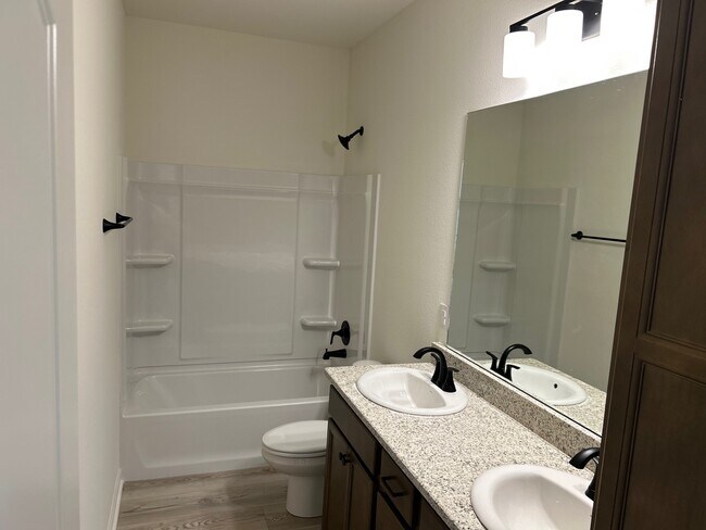 Building Photo - 41378 Rosewood Ln
