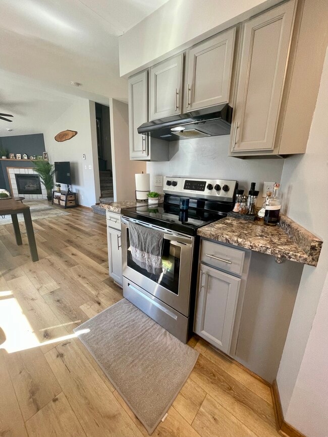 Building Photo - 3018 Maple Valley Dr