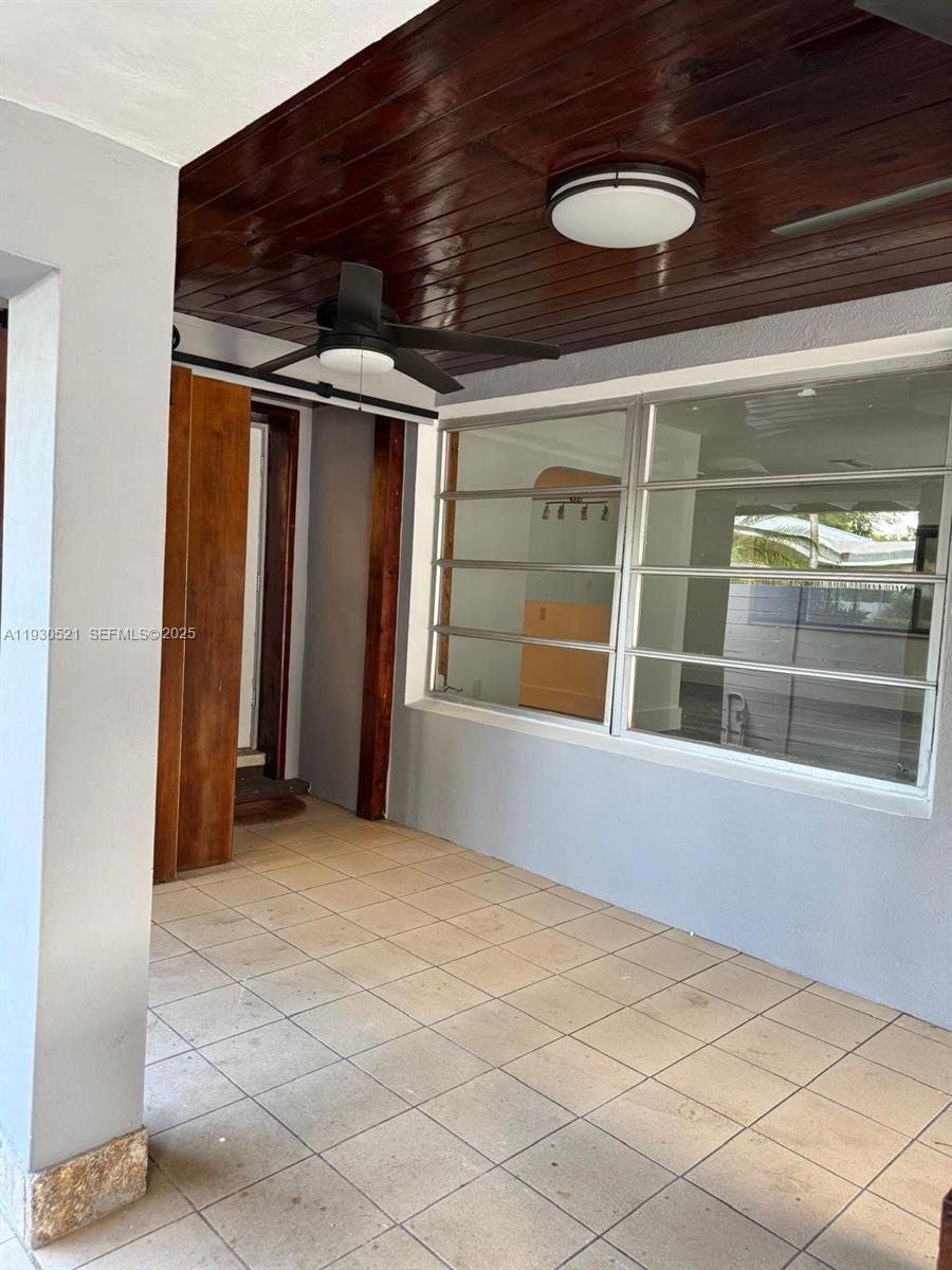 Building Photo - 985 NE 115th St