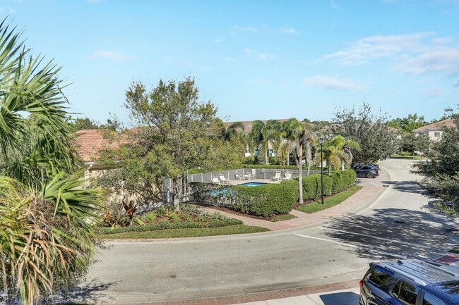 Building Photo - 6208 SE Portofino Cir