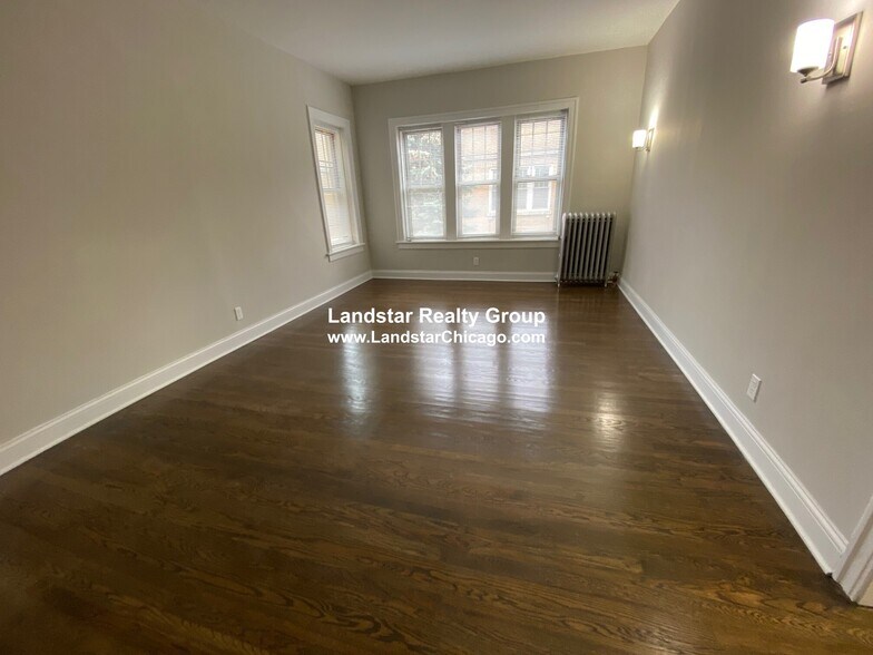 Building Photo - 732 Reba Pl