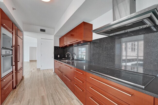 Building Photo - 101 S Fort Lauderdale Beach Blvd