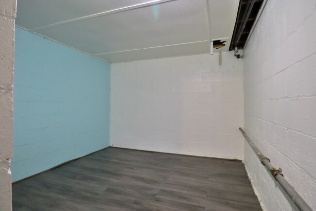 Building Photo - 831 N Raynor Ave