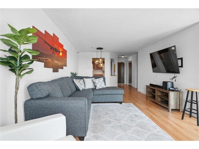 Building Photo - 78 10th St E