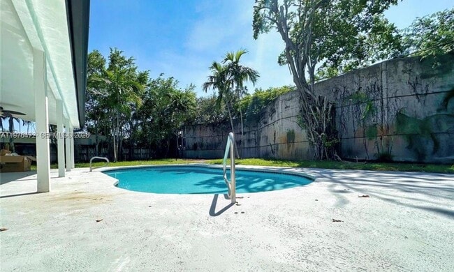 Building Photo - 21020 NE 18th Ct