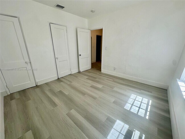 Building Photo - 1250 NW 43rd St