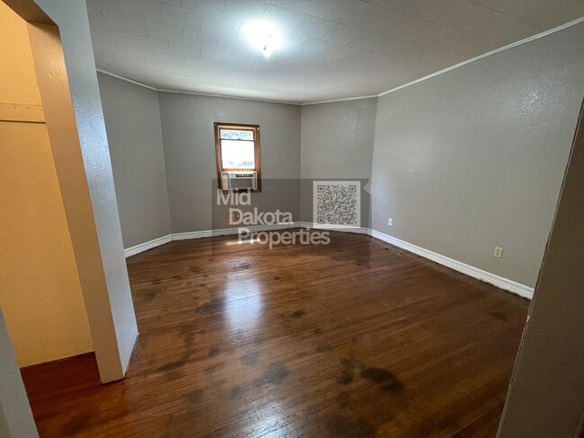 Building Photo - 420 E 6th Ave