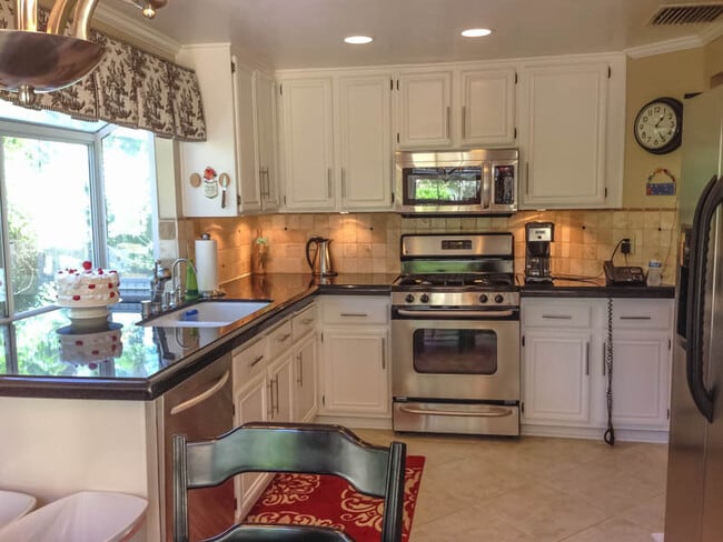 Building Photo - Charming Single-Story 2-Bedroom Home with ...