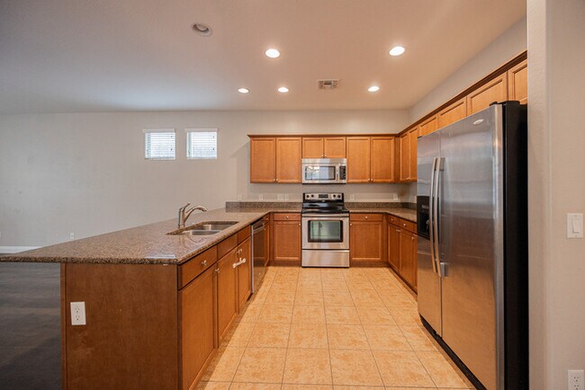 Building Photo - 3314 E Sheffield Rd