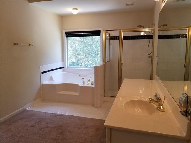 Building Photo - 2828 Oglethorpe Run Square