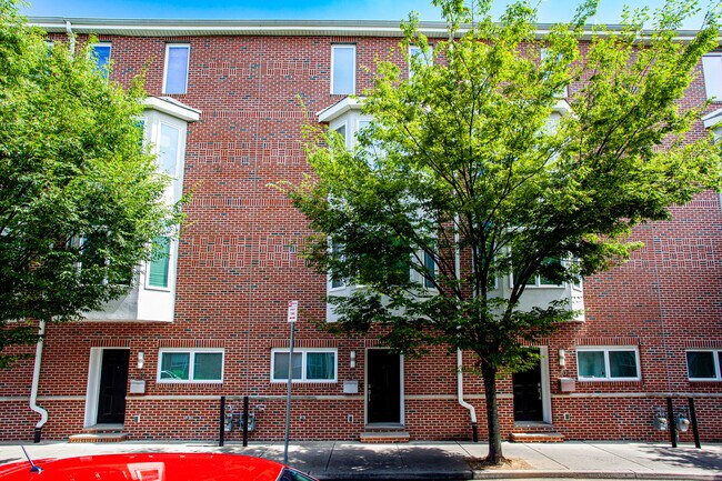 Building Photo - 309 Montrose St