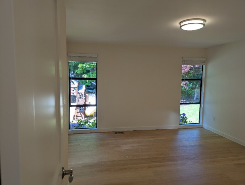 Building Photo - 15844 SE 47th St