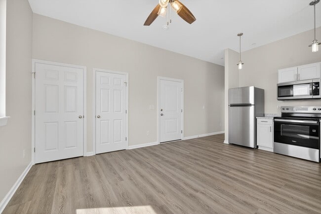 Building Photo - 89 Fishburne St