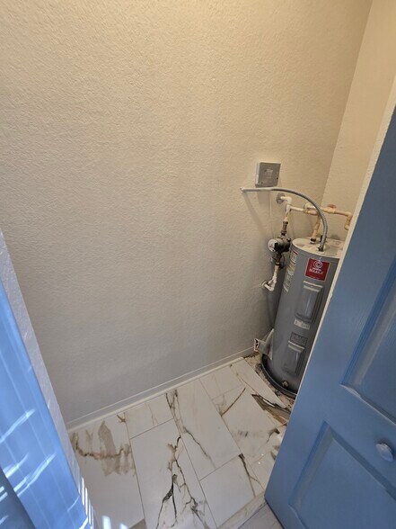 Building Photo - 6137 Metrowest Blvd