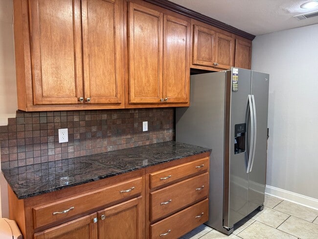 Building Photo - Great Rental near LSU