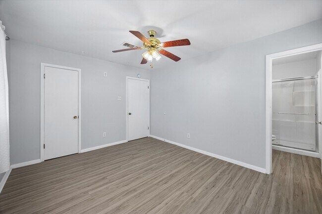 Building Photo - 9315 Glen Shadow Dr
