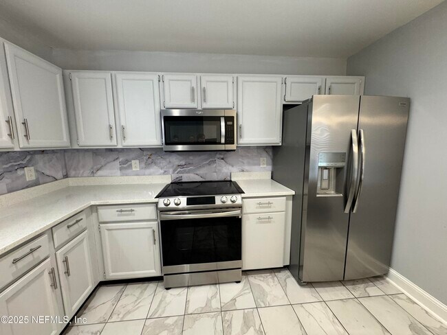 Building Photo - 4742 Trevi Dr