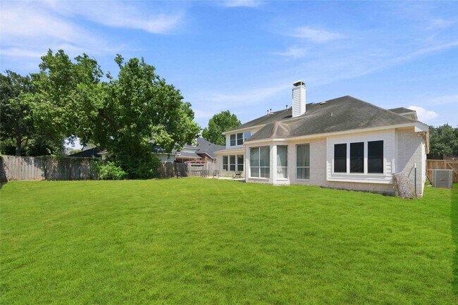 Building Photo - 14715 Golden Bough Ln