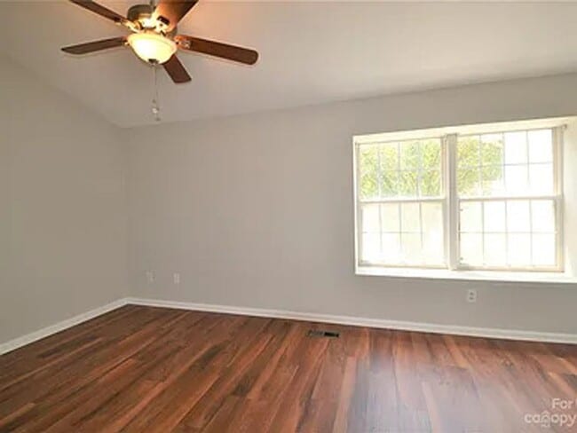 Building Photo - Updated 2 Bed, 2.5 Bath Townhome in Charlotte