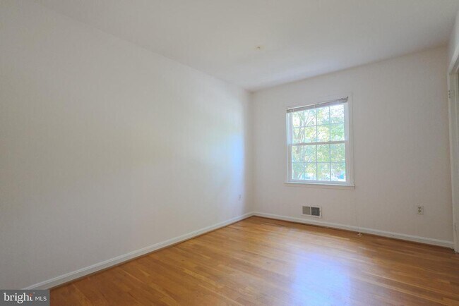 Building Photo - 6431 Brentford Dr