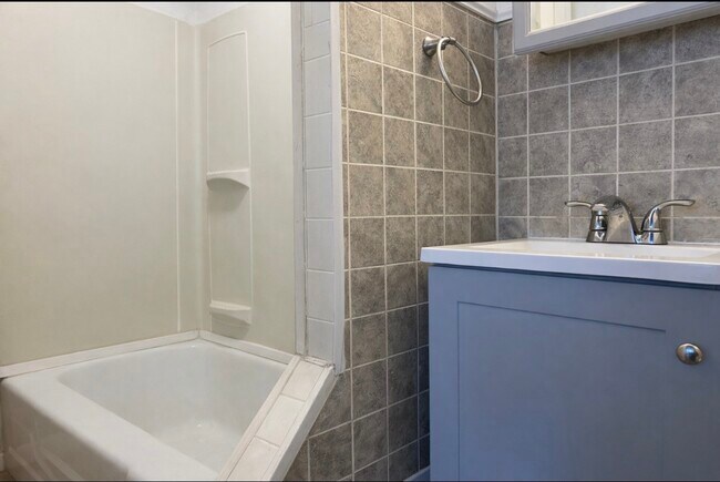 Building Photo - 151 Oak St