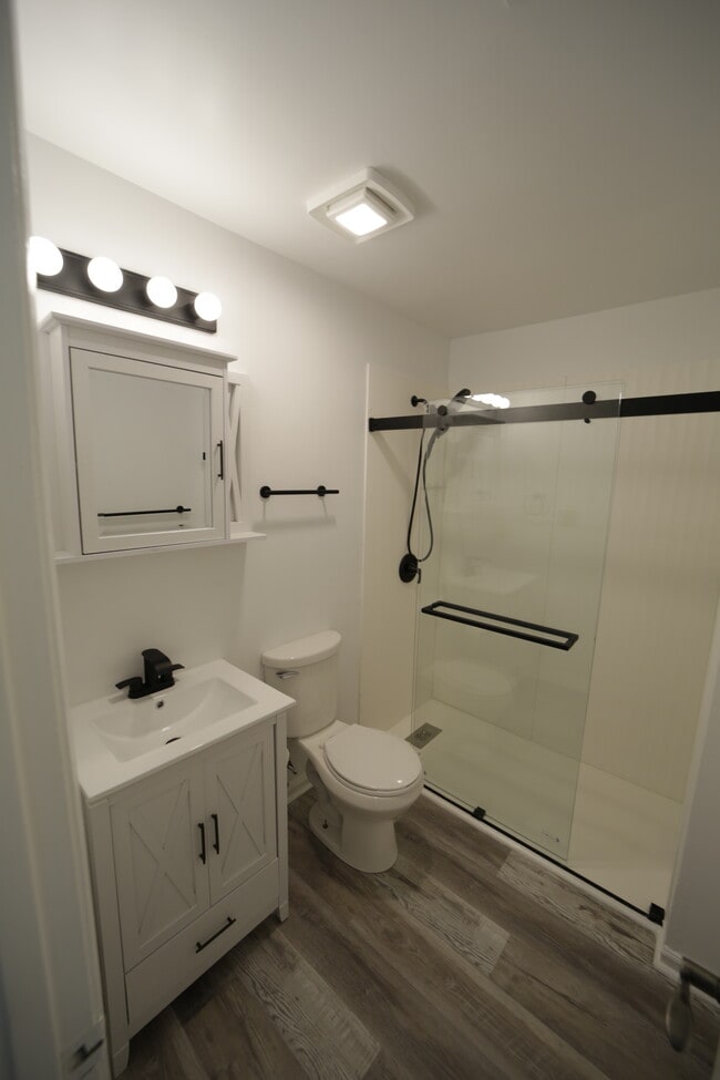 Building Photo - 7909 Carmel Rd