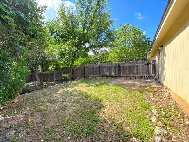 Building Photo - 9900 Hundred Oaks Cir