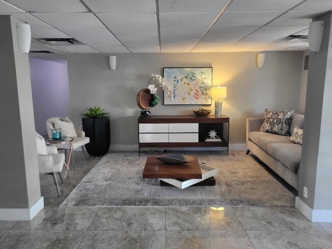 Building Photo - 550 Bayshore Dr