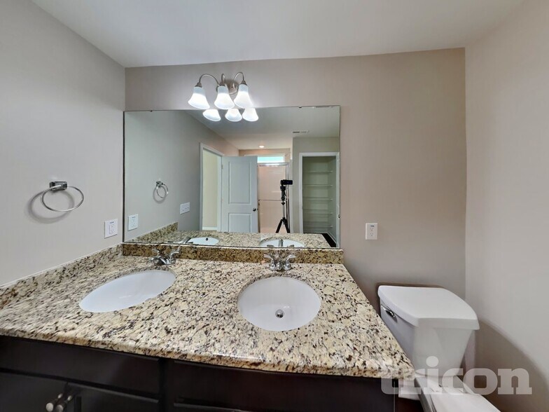 Building Photo - 932 Peninsula Pl