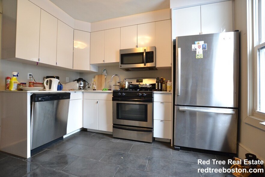 Building Photo - 17 Greylock Rd