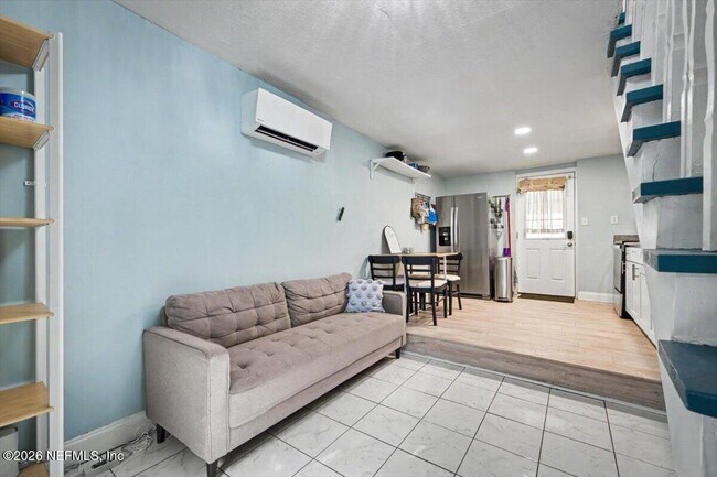 Building Photo - 719 S Shores Rd