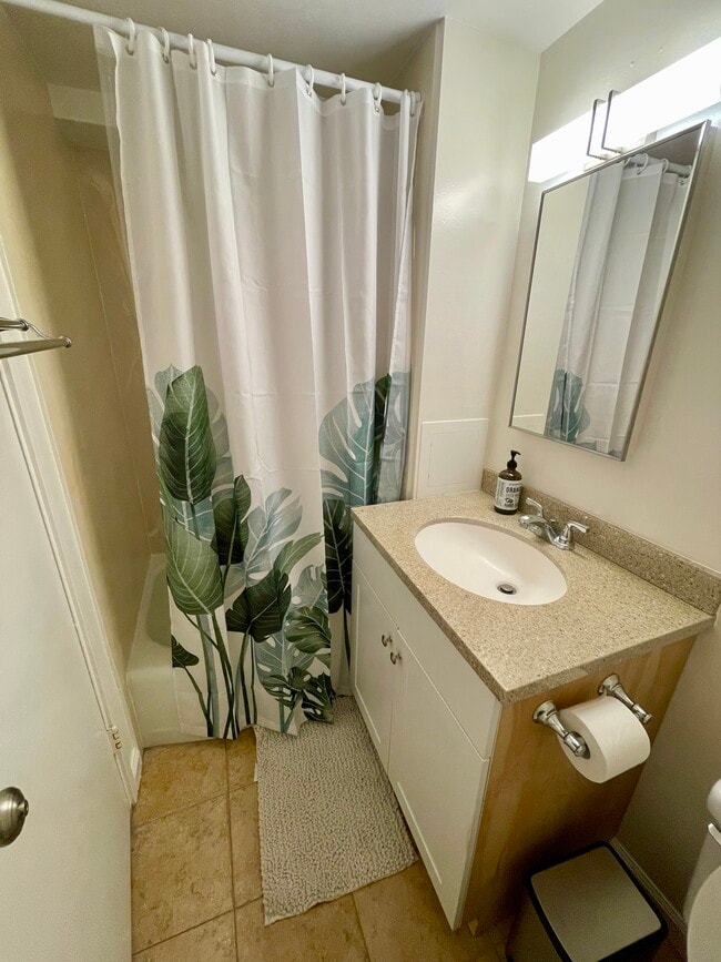 Second bath in bedroom with shower. - 1521 Alexander St