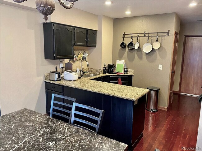 Building Photo - 1322 Vivian St