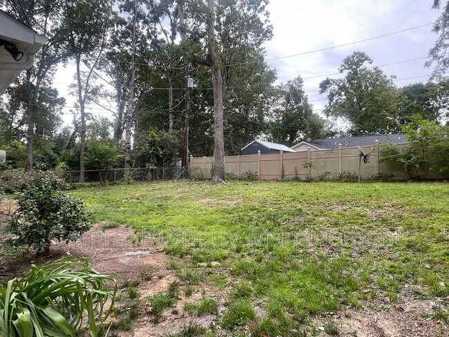 Building Photo - 522 Pennwood Dr