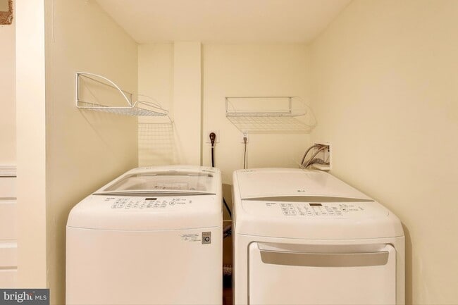 Building Photo - 628 Madison St NW