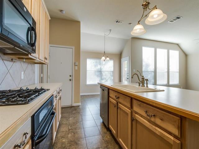 Building Photo - 12770 Swan Lake Dr
