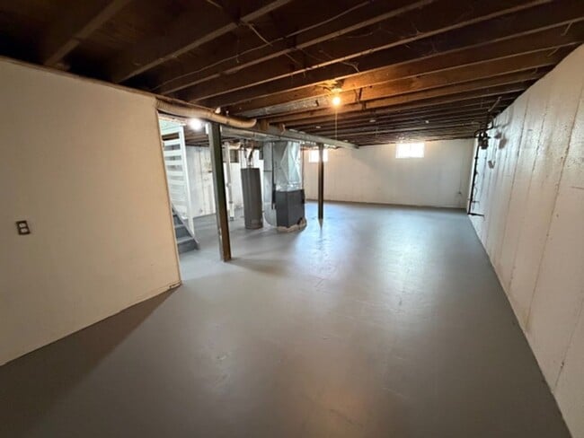 Building Photo - Lovely 3 Bedroom / 1 Bath for Rent - Section 8 Welcome