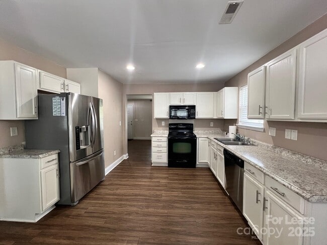 Building Photo - 520 Jakes Ridge Ln