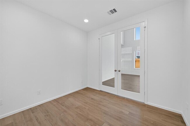 Building Photo - 10730 Aquila Star Dr