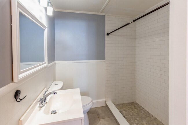 Building Photo - 5 Lothrop St