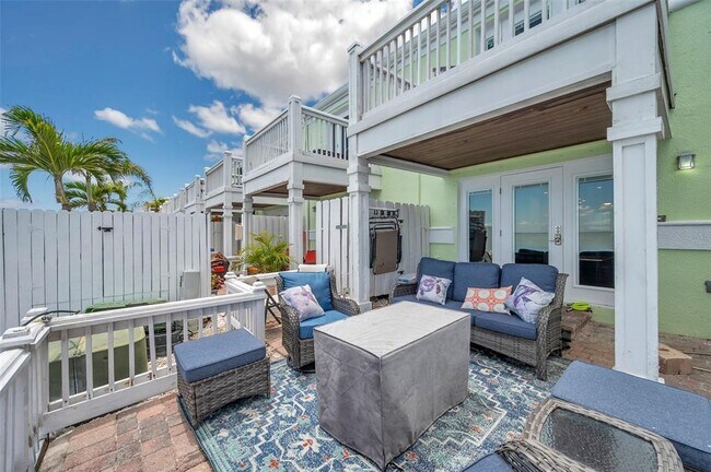 Building Photo - 4768 Coquina Key Dr SE