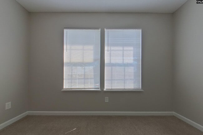 Building Photo - 390 Fox Trot Dr