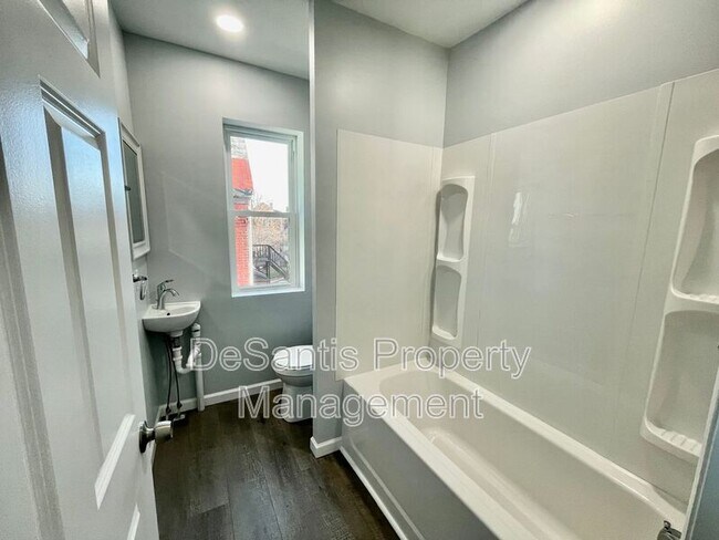 Building Photo - 2 Edith Pl