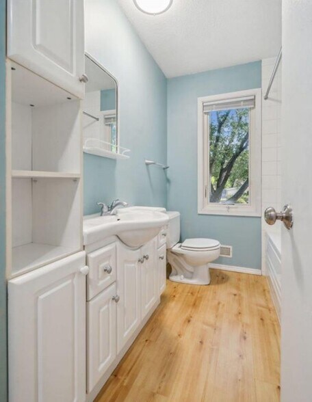 Building Photo - 156 Tamarack Ct